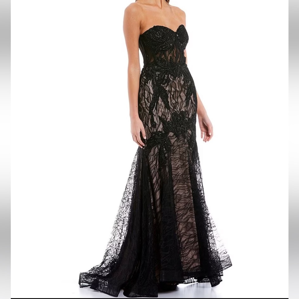 🆕Strapless Formal Gown with Lace and Beading